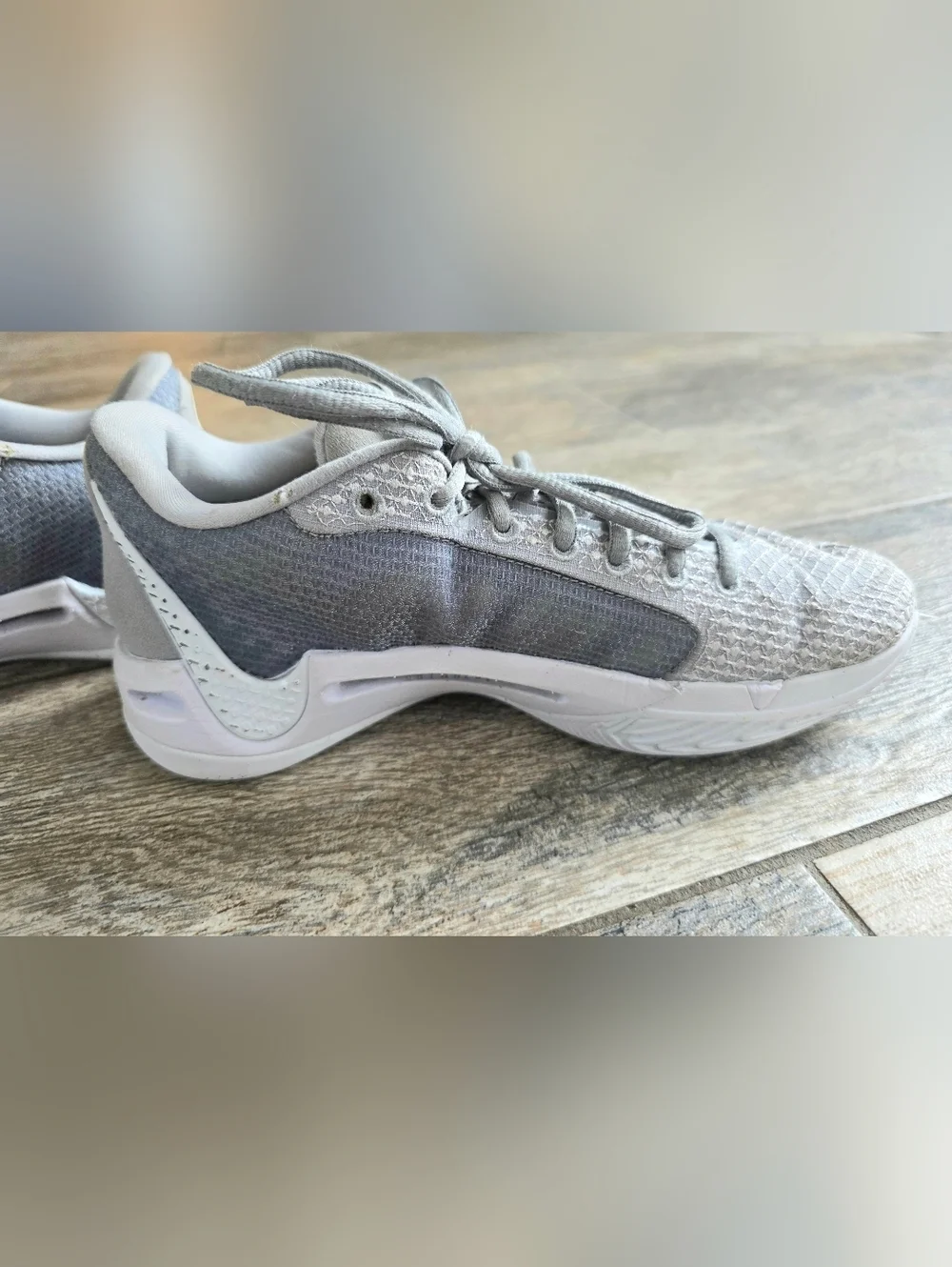 Nike  Womens Sabrina 1 Wolf Grey Basketvall  Athletic Sneakers Shoes 6